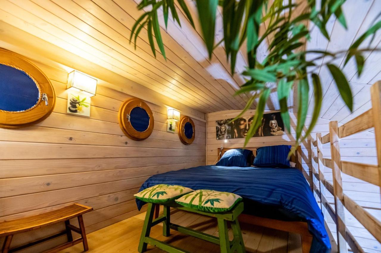 Gite Et Chambre D'Hote Gussignies Extérieur photo
