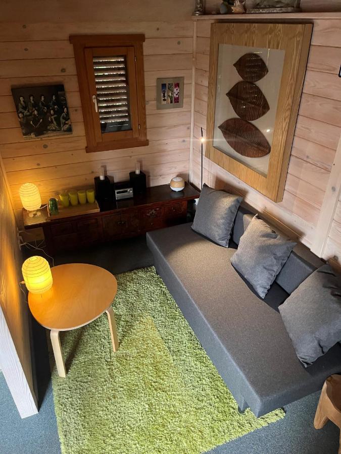 Gite Et Chambre D'Hote Gussignies Extérieur photo