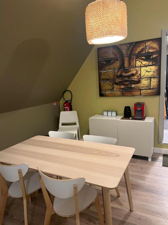 Gite Et Chambre D'Hote Gussignies Extérieur photo