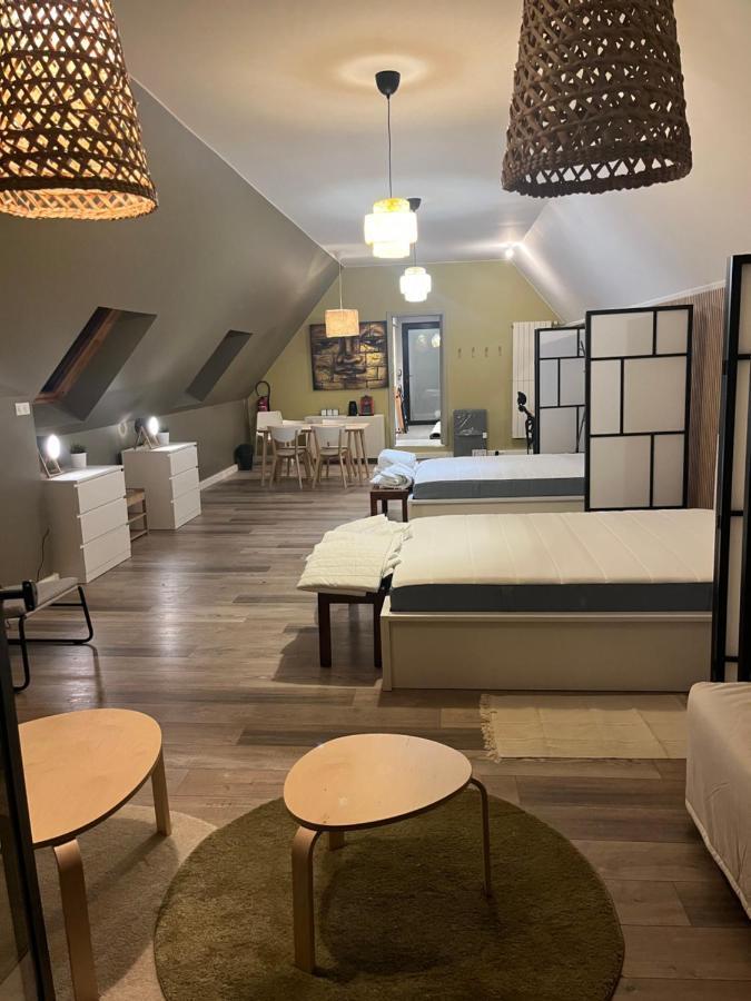 Gite Et Chambre D'Hote Gussignies Extérieur photo