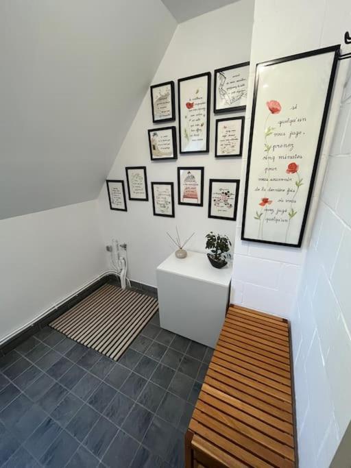 Gite Et Chambre D'Hote Gussignies Extérieur photo