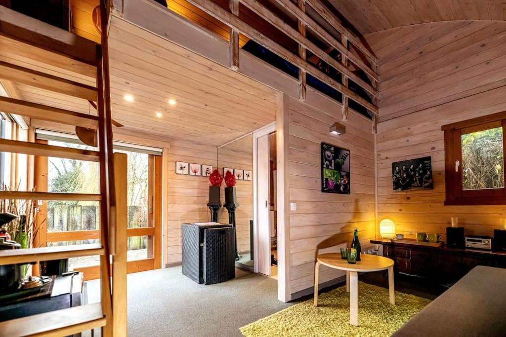 Gite Et Chambre D'Hote Gussignies Extérieur photo