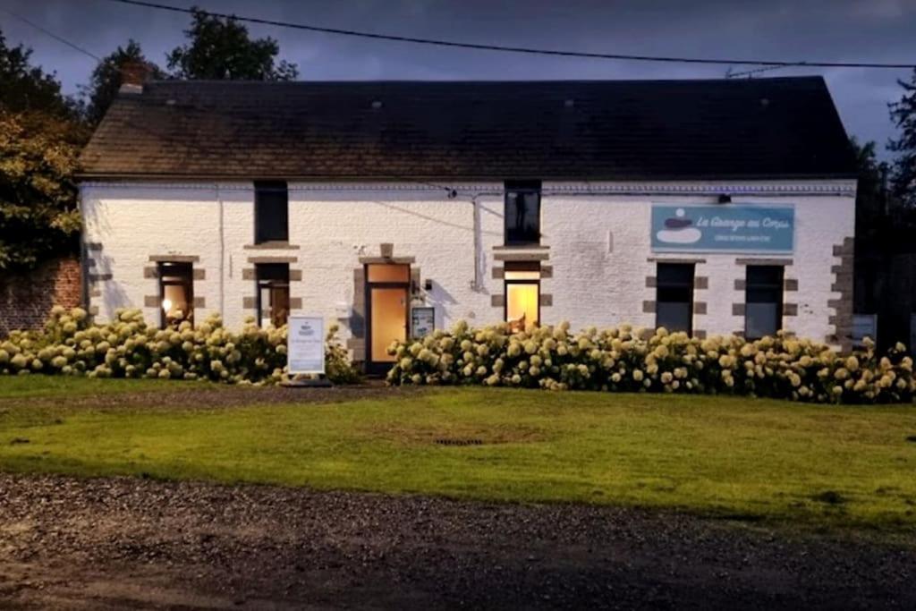Gite Et Chambre D'Hote Gussignies Extérieur photo