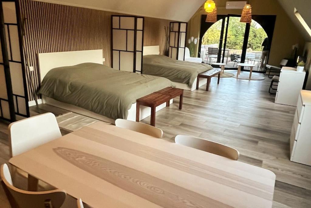 Gite Et Chambre D'Hote Gussignies Extérieur photo