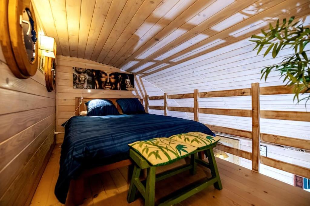 Gite Et Chambre D'Hote Gussignies Extérieur photo