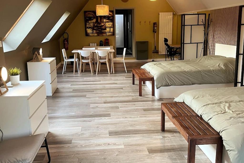 Gite Et Chambre D'Hote Gussignies Extérieur photo