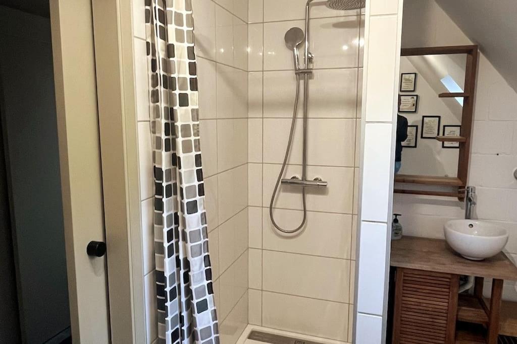 Gite Et Chambre D'Hote Gussignies Extérieur photo